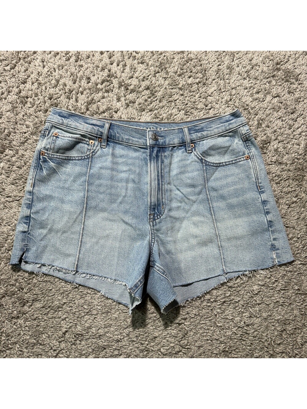 American Eagle Relaxed Jean Shorts Women's Strigid Size 12 Light Wash